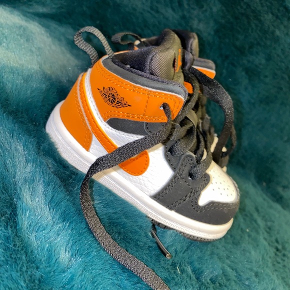 4C US orange, black and white 1s| 10/10 condition - Picture 3 of 3